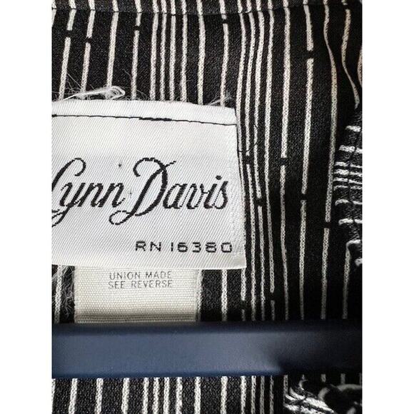 Vintage Lynn Davis Cottage Core Black/White with hem Floral Accents Dress Sz 12 - Picture 3 of 5